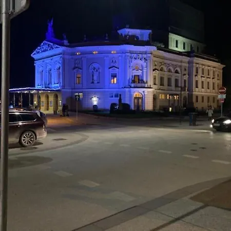 ホステル Opera *