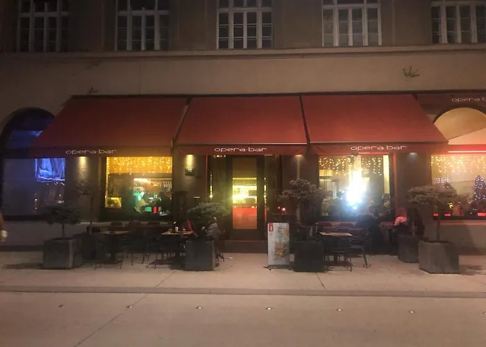 Opera بيت شباب