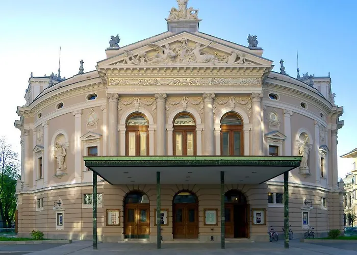 بيت شباب Opera ليوبليانا