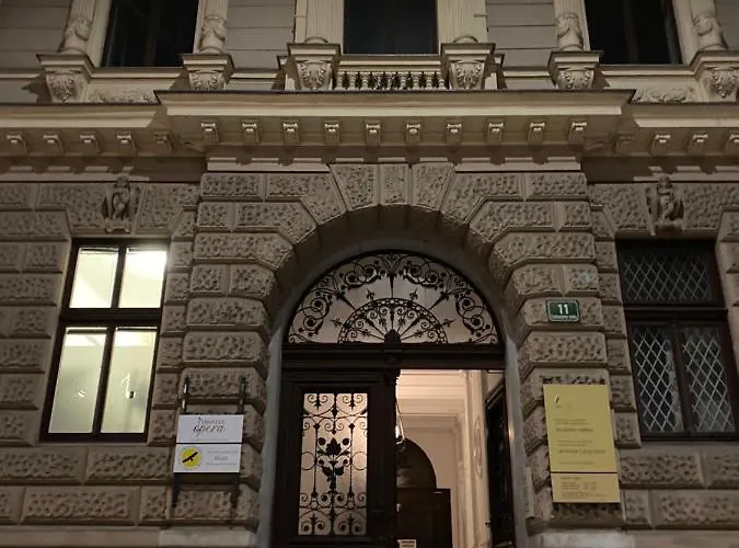 بيت شباب Opera ليوبليانا