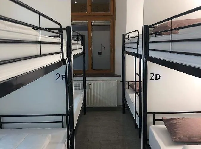 بيت شباب Opera